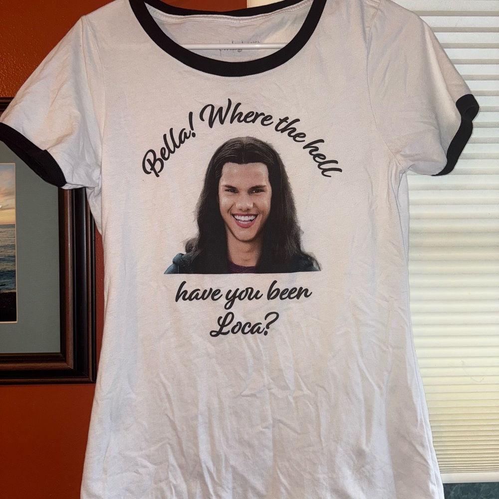 Hot Topic Twilight Saga White Tee with Black Accents
